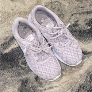 BARELY WORN Nike Tennis Shoes